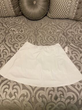 NWT T by Talbots White Skort Size LP